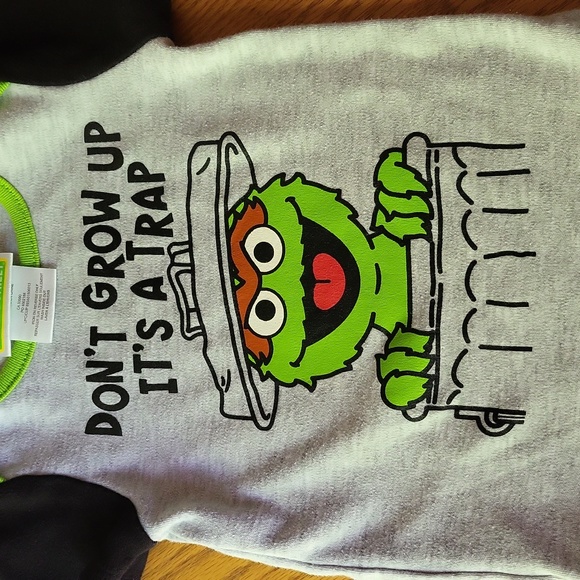 Sesame Street Oscar the Grouch onesie/bodysuit - Picture 4 of 4
